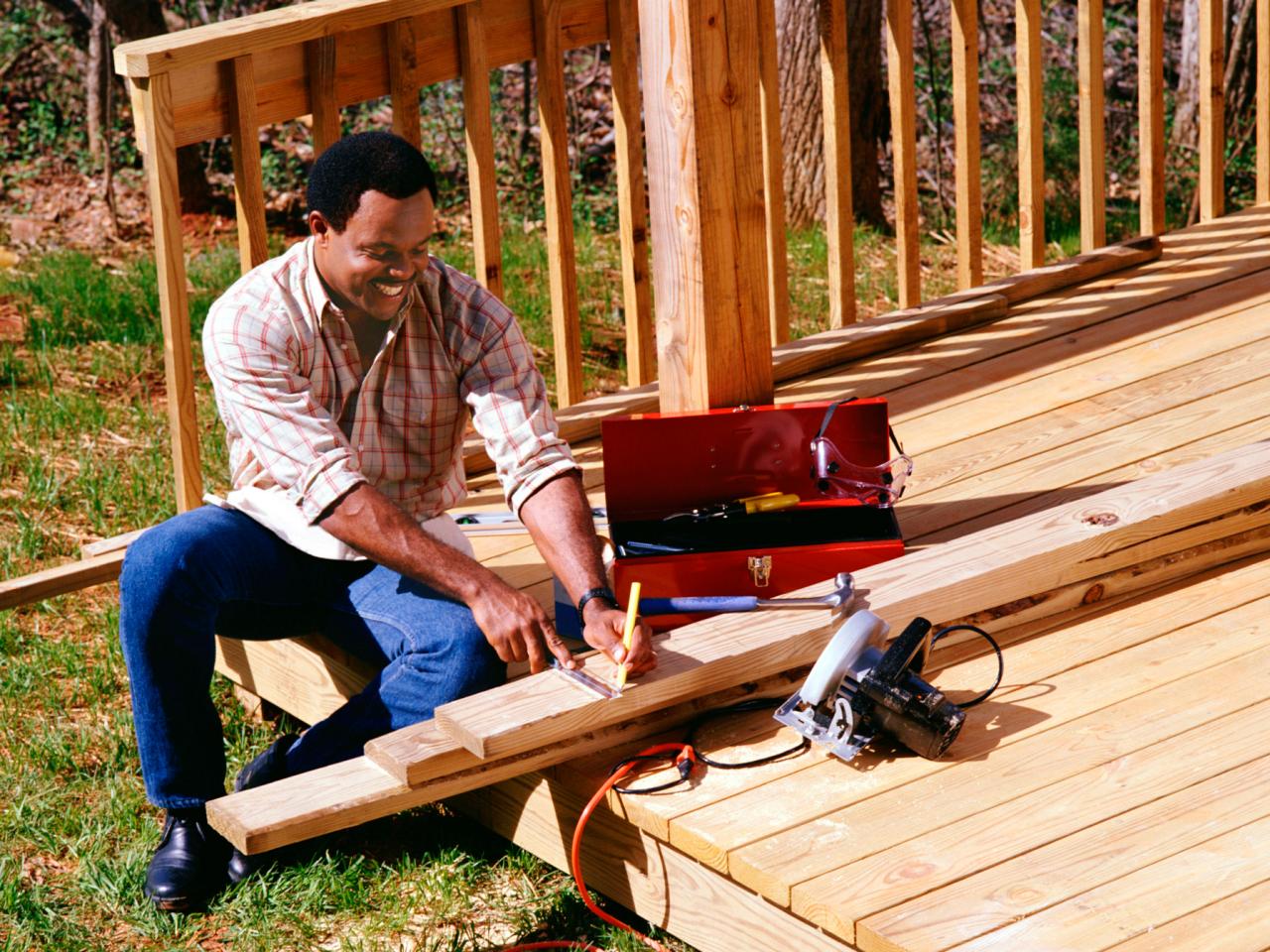 Deck builder in California